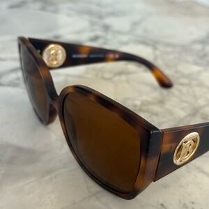 Sunshades. Burberry Glasses